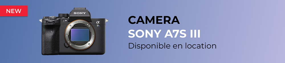 Publicité Sony A7S III, caméra disponible à la location, design élégant sur fond bleu